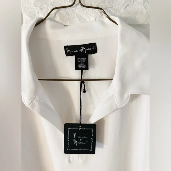 Mercer & Madison White V-neck Collared Top NWT - Picture 2 of 4